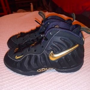 Childs size 11 Nike Air Foamposite Pro